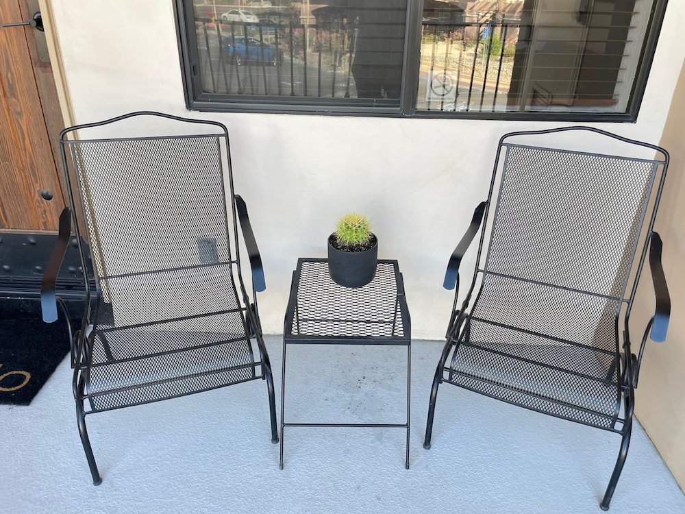 MCM Styled Condo Sleeps 4 Pool hot tub