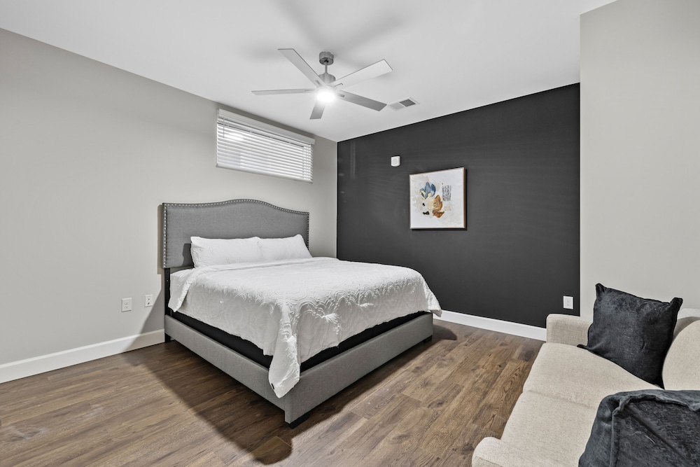 Midnight Manor Penthouse Suite The Gulch view 4