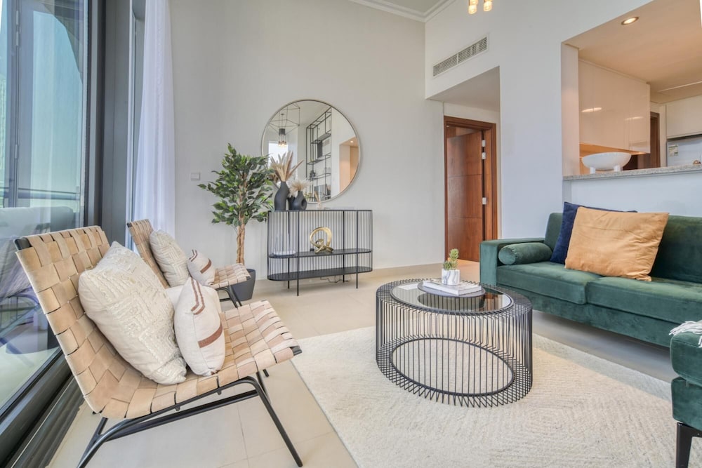 Contemporary Apt With Burj Khalifa View