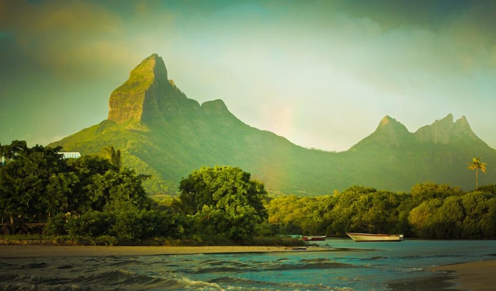 Hotel Chez Jacques Guest House - Image 1