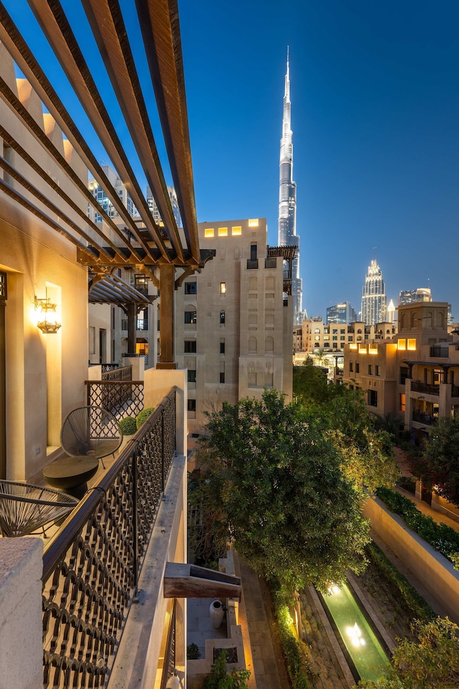 Luxury 2BR Apartment With Full Burj Khalifa View 2-min Walk to Dubai Mall