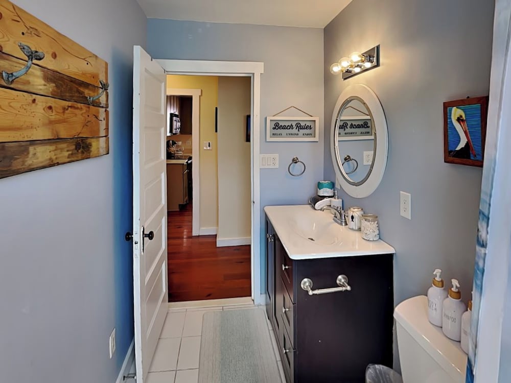 CB Sunshine Cottage by Carolina Retreats
