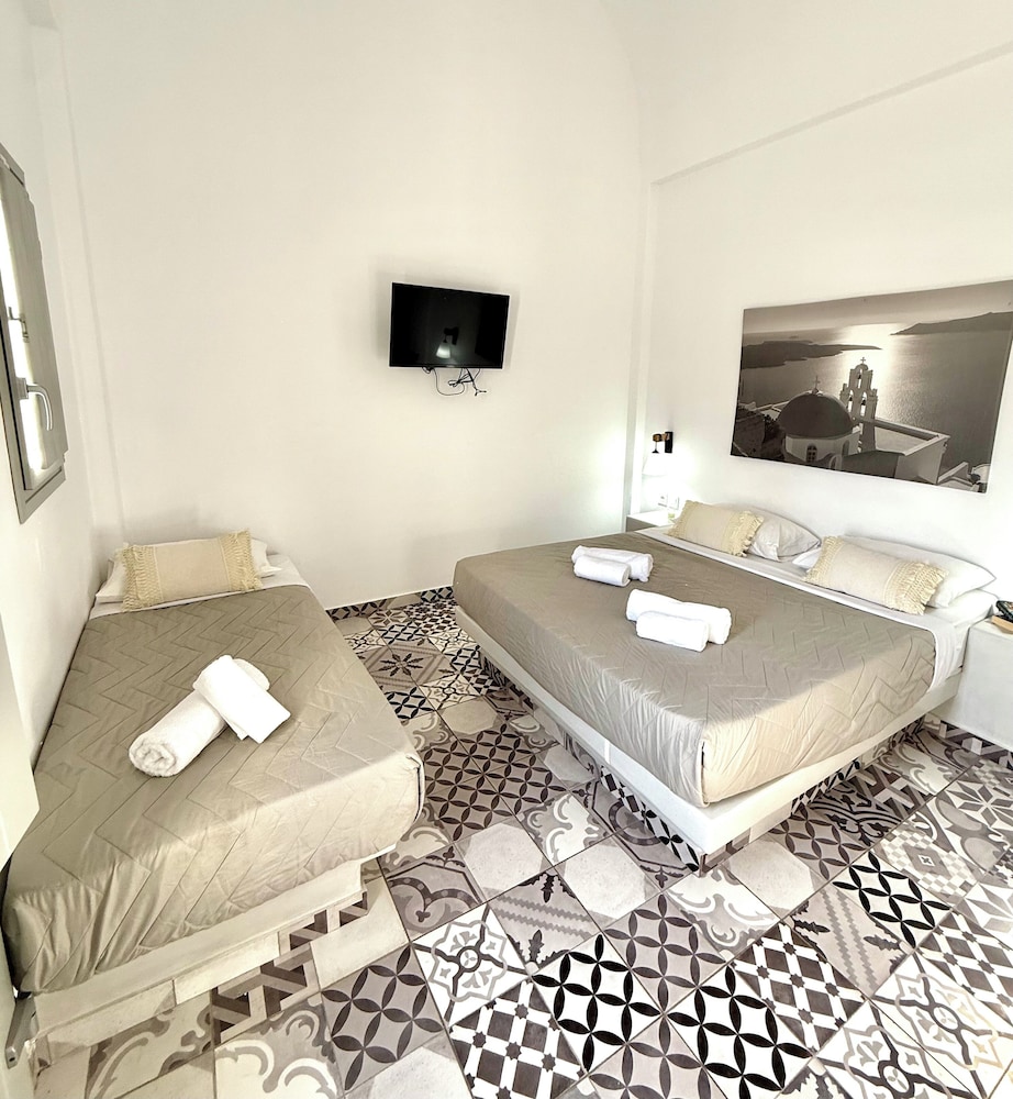 Giasemi Fira Studios