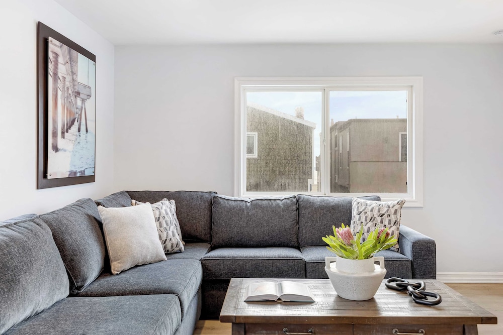 Shelly by Avantstay Steps to the Beach Deck w/ Ocean Views 5bdr