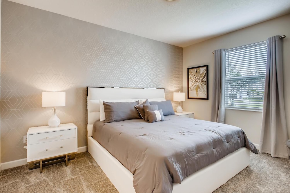 8908 CC - 5BR Luxury Home: Private Pool