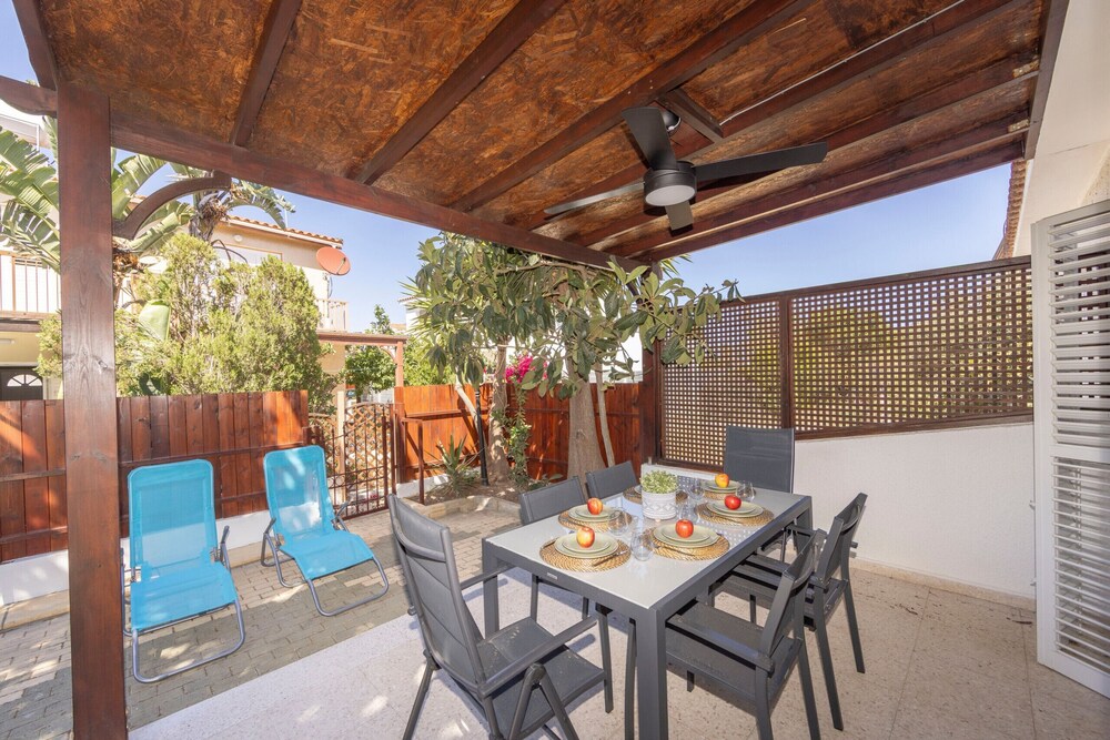 Larnaca Oneiro Seaside Villa