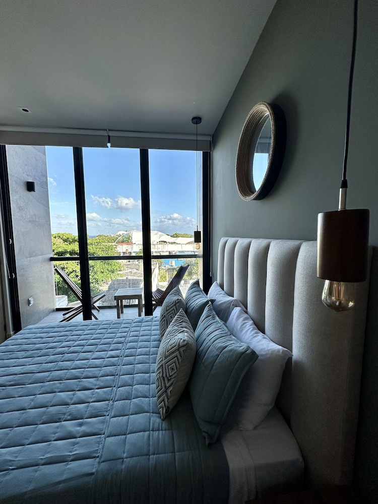 Comfortable Condo Amazing Rooftop view 4