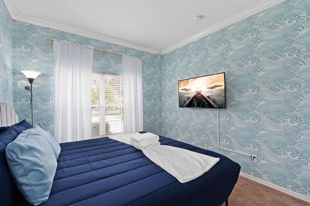 Super Fly- Movie Loft w Recliners Near Disney