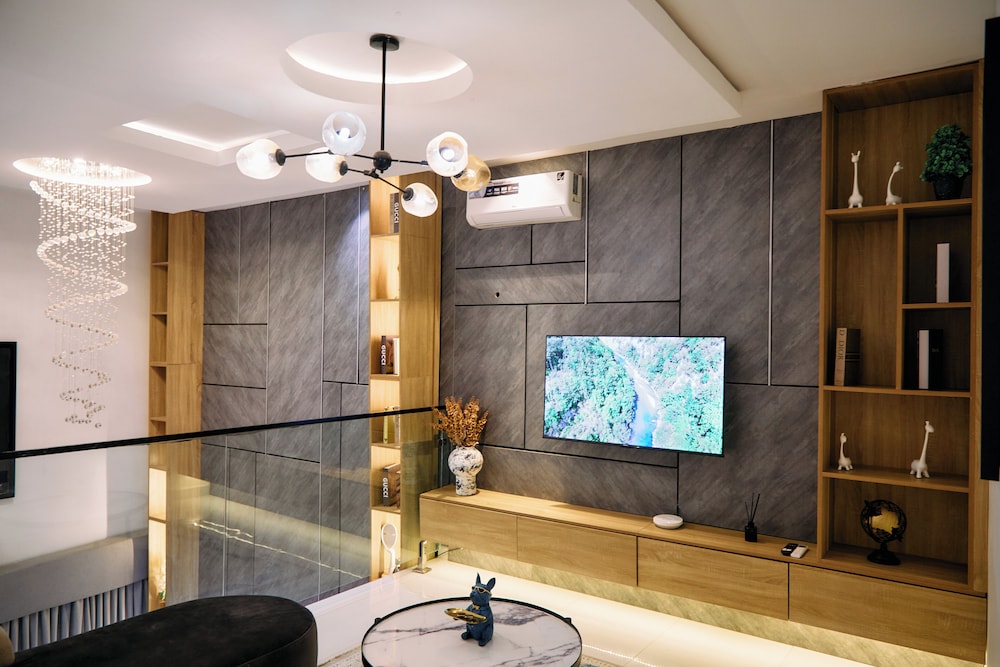 Mo's Place by Zuno Homes