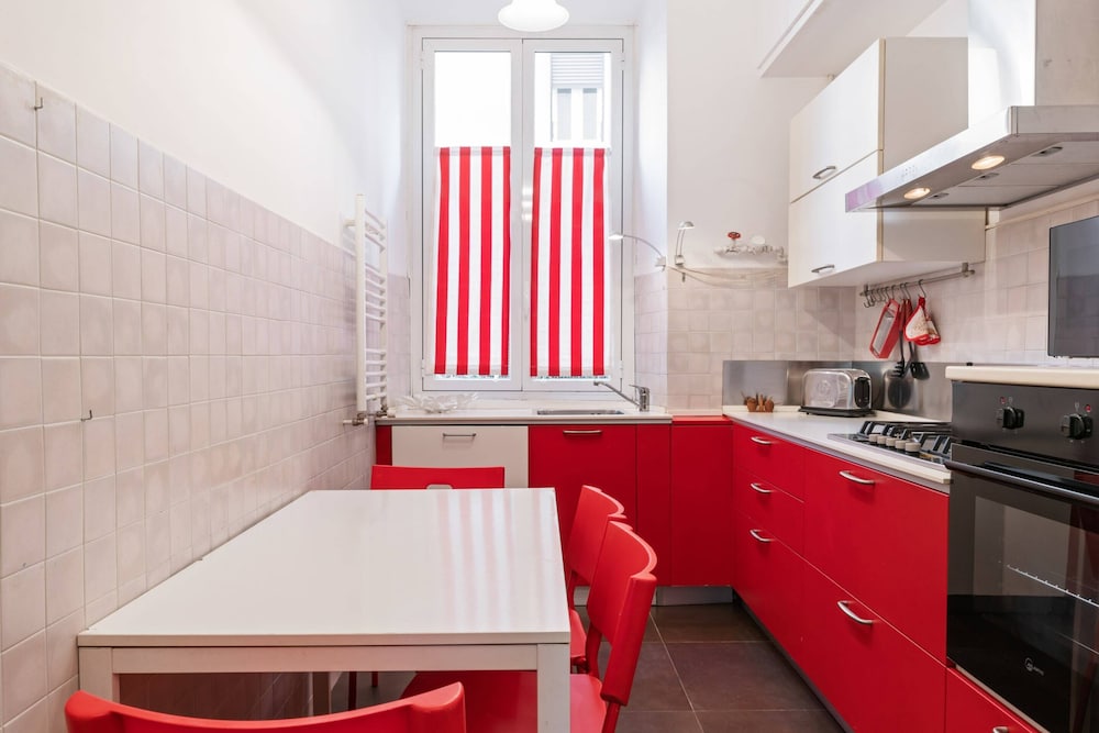 Bright and Spacious Philbeach Garden Apartment