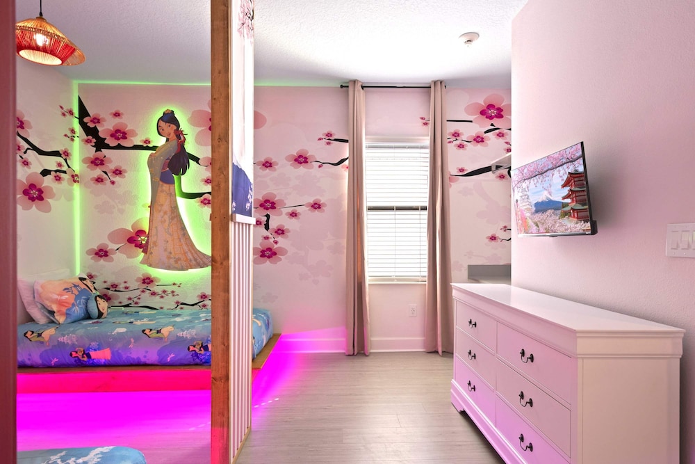 Magical 15-bedroom Villa Game Room, Theater & More!