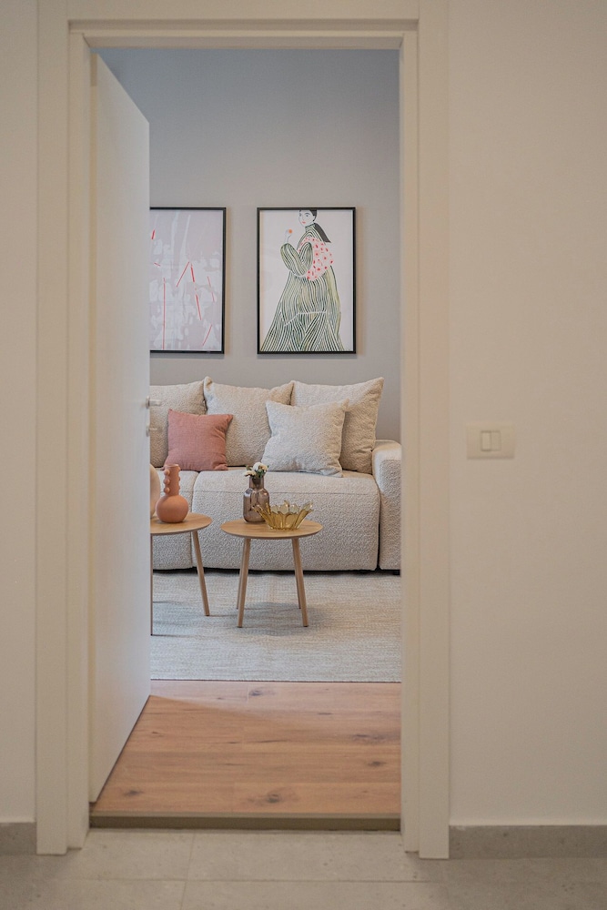 Loggia & Luxe 4BR Penthouse in Universitatii Area