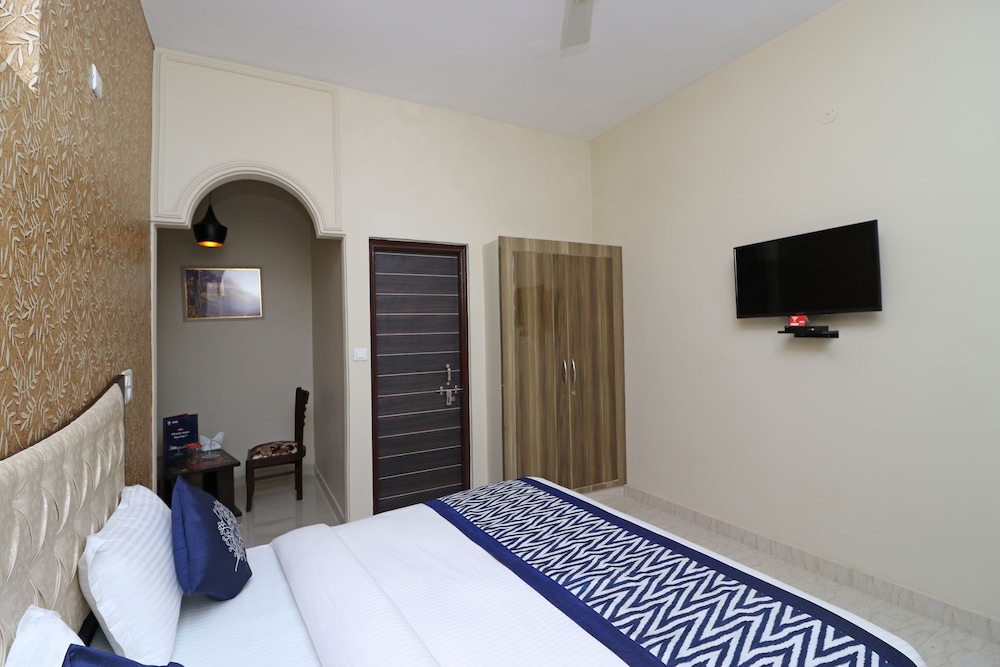 OYO 10223 Hotel Clouds 21