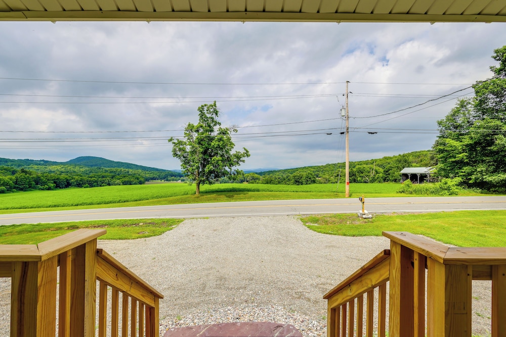 Mountain & Sunset Views: Upstate Family Home