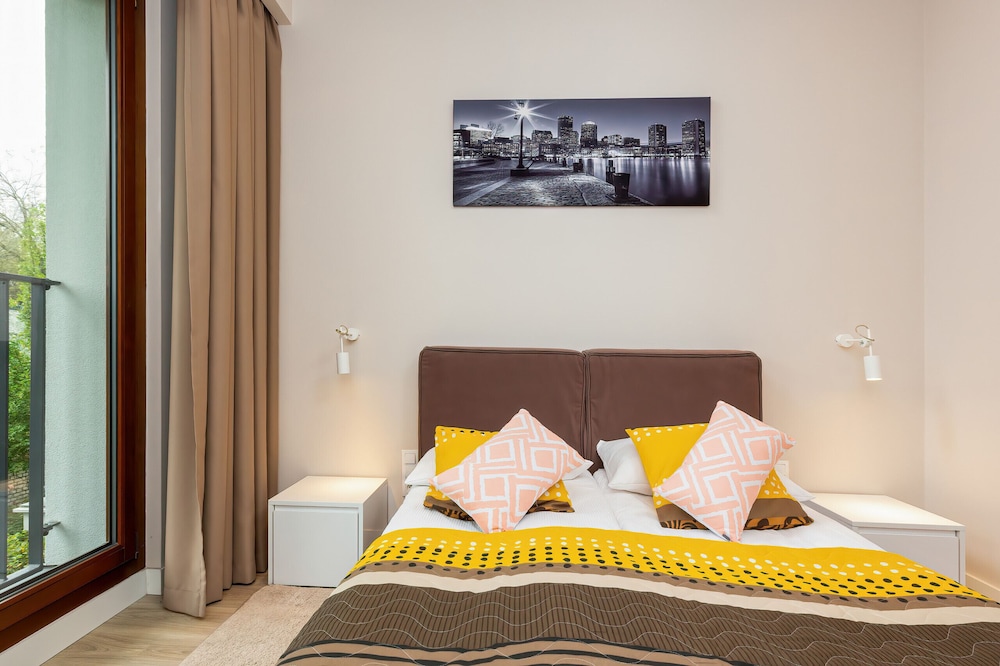 Apartments Warsaw Magazynowa by Renters view 3
