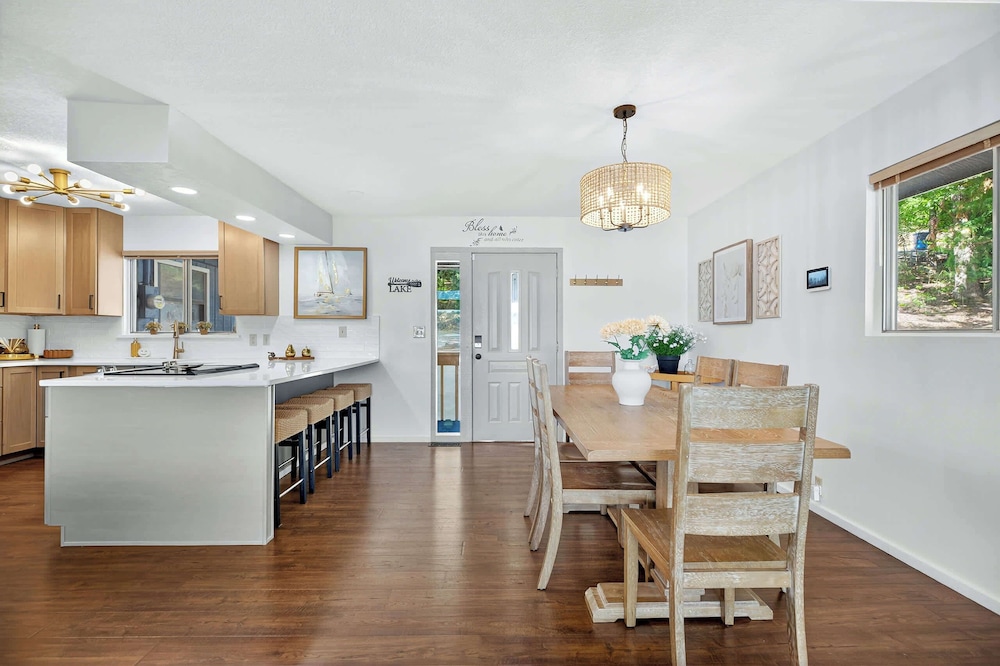 Lake Home Oasis - Sleeps 18