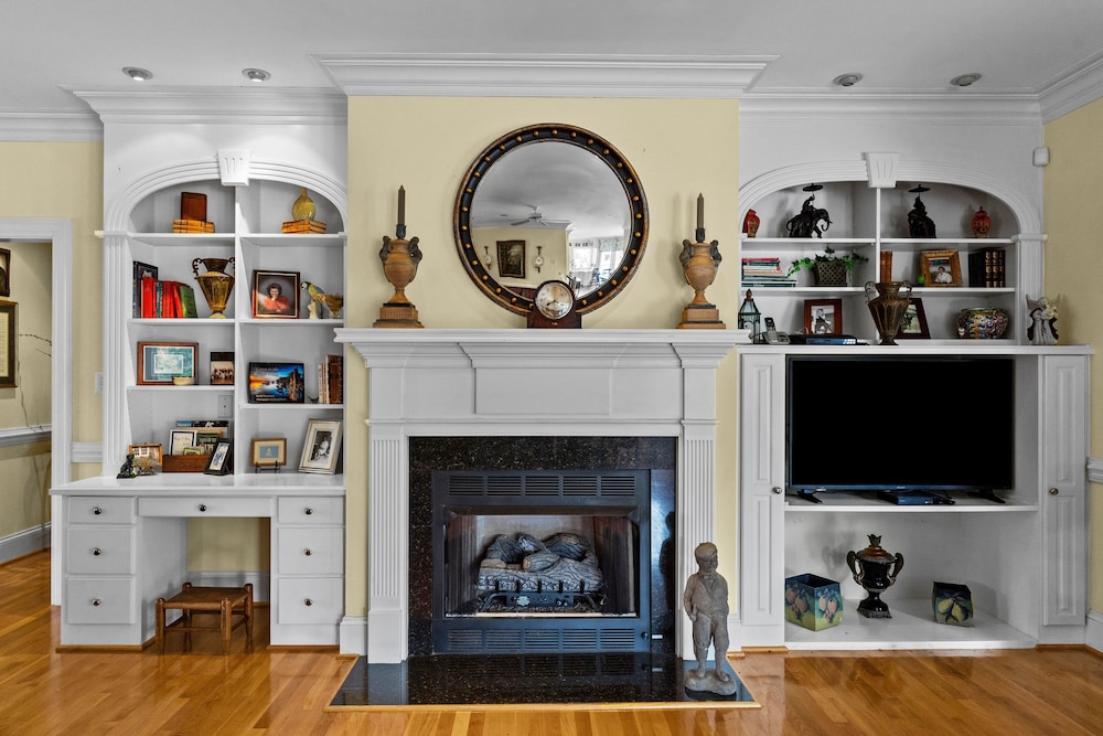 Lake Escape - Lake Waccamaw 7 Bedroom Home
