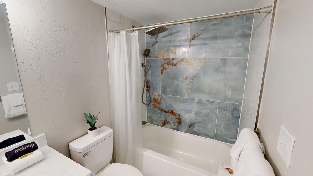 Seacrest 614 2 Bedroom Condo by RedAwning