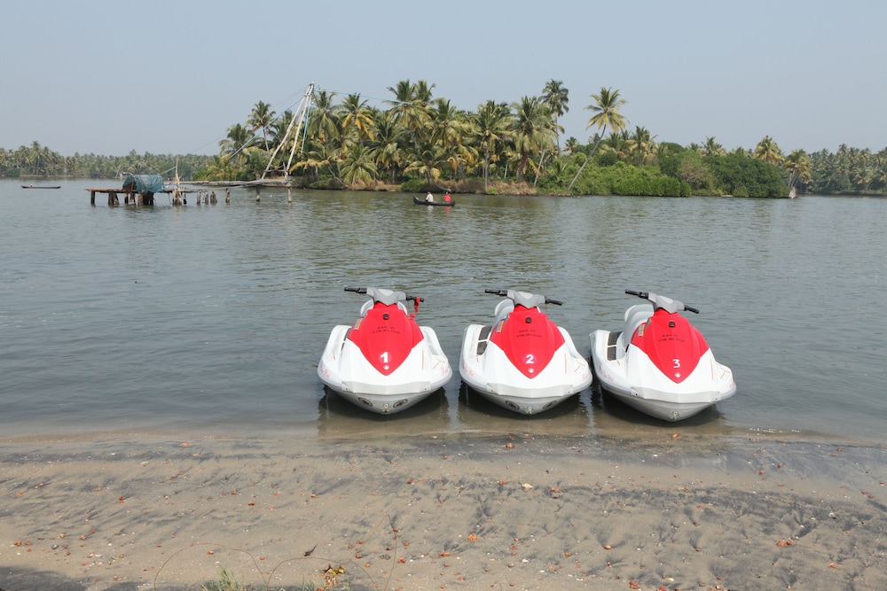 Regant Lake Palace