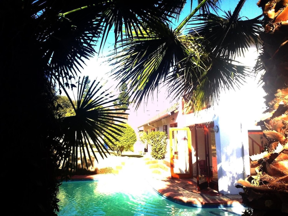 Mizizi House of Sandton Bed & Breakfast