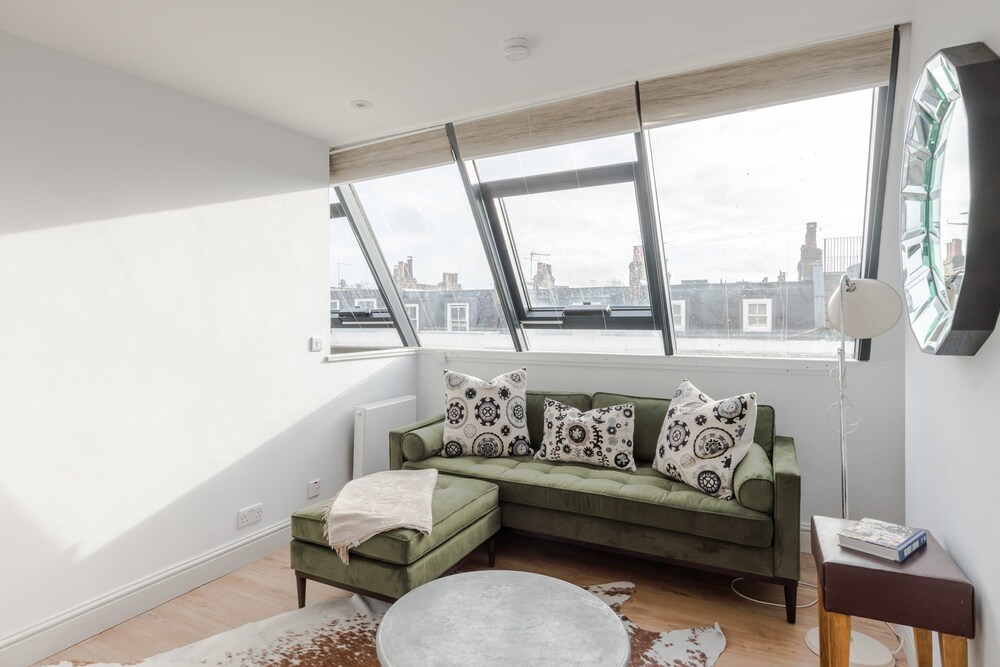Light-filled Primrose Hill Rooftop Retreat