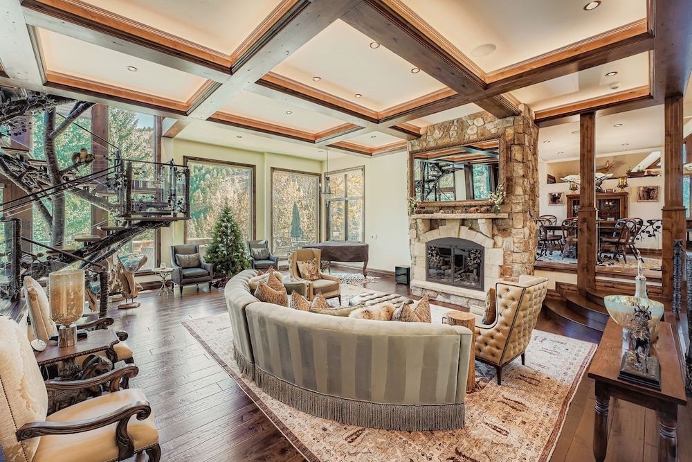 Fairway Drive Retreat 6 Bedroom Home