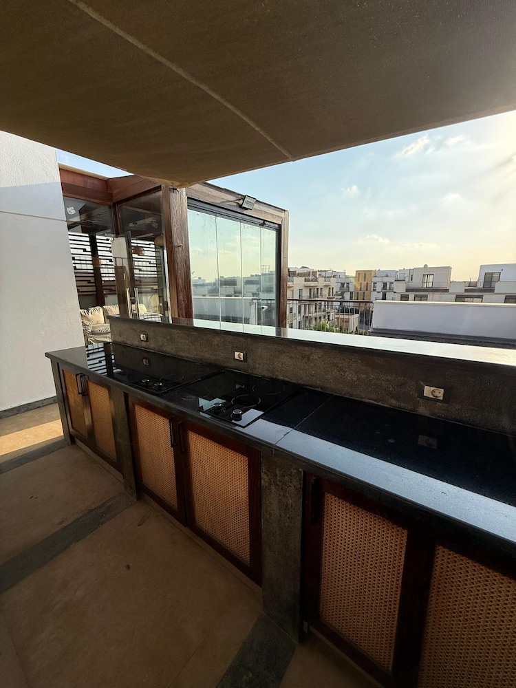 Modern Rooftop Apt with Private Terrace