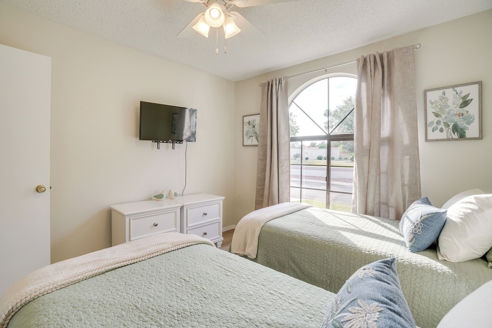 Patio + Pool Access: Golf Getaway in Peoria