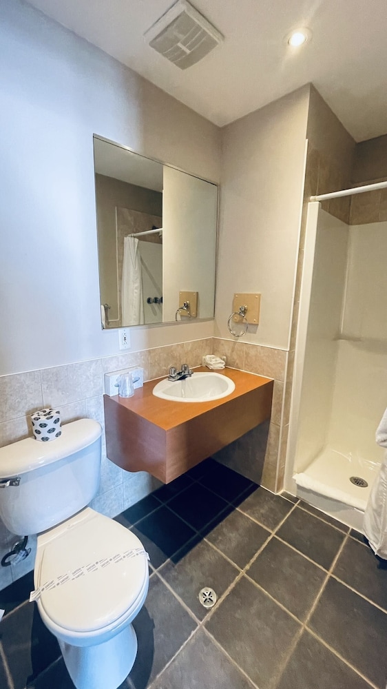 Falcon Motel Brossard