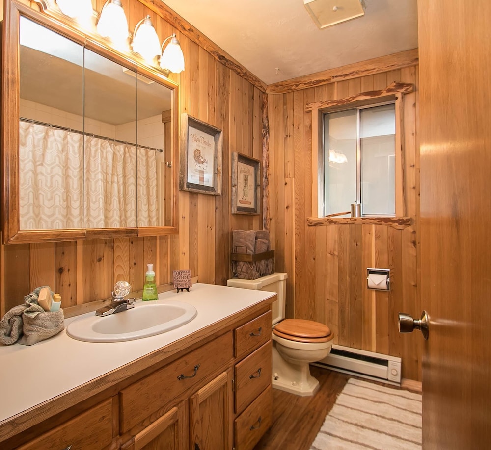 Ole' Berg's Den in Lake Wenatchee