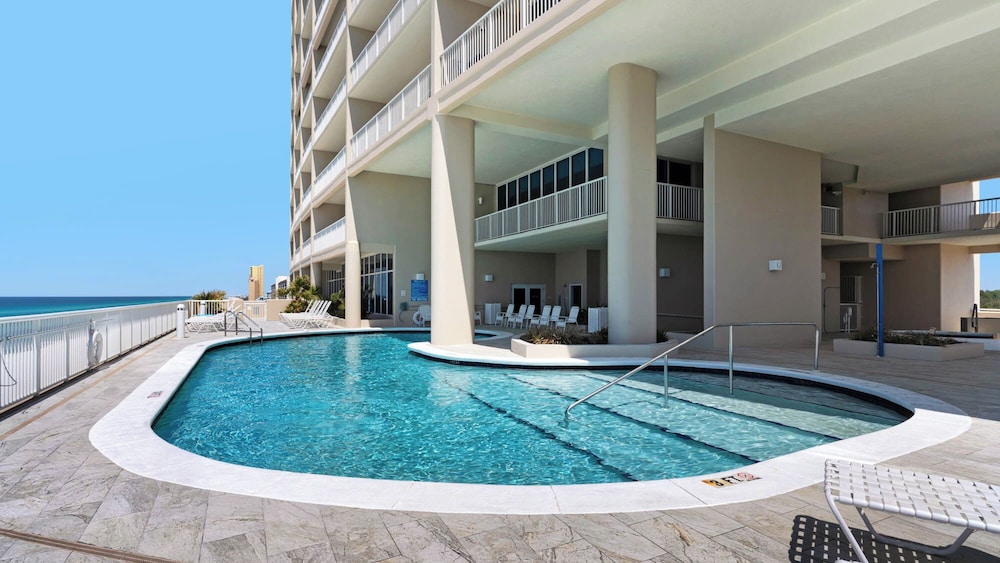 2BR Gulf Front Condo w/ Pool, Gym, Hot Tub + Free Attraction Tickets!