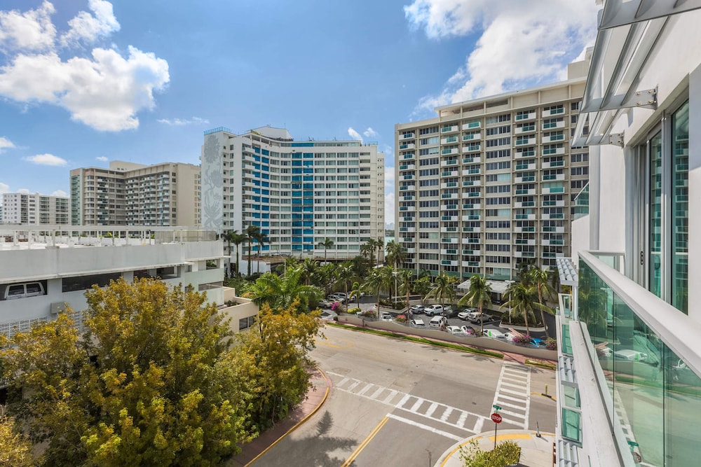 Private Condos at 1215 West by LMC - Image 1