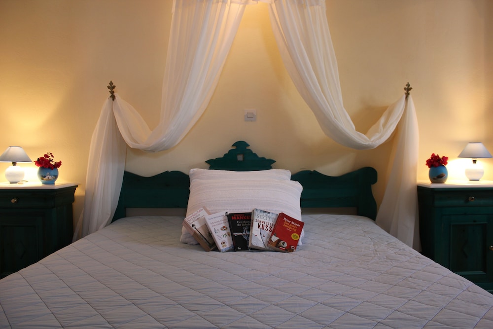 Vrachia Studios & Apartments