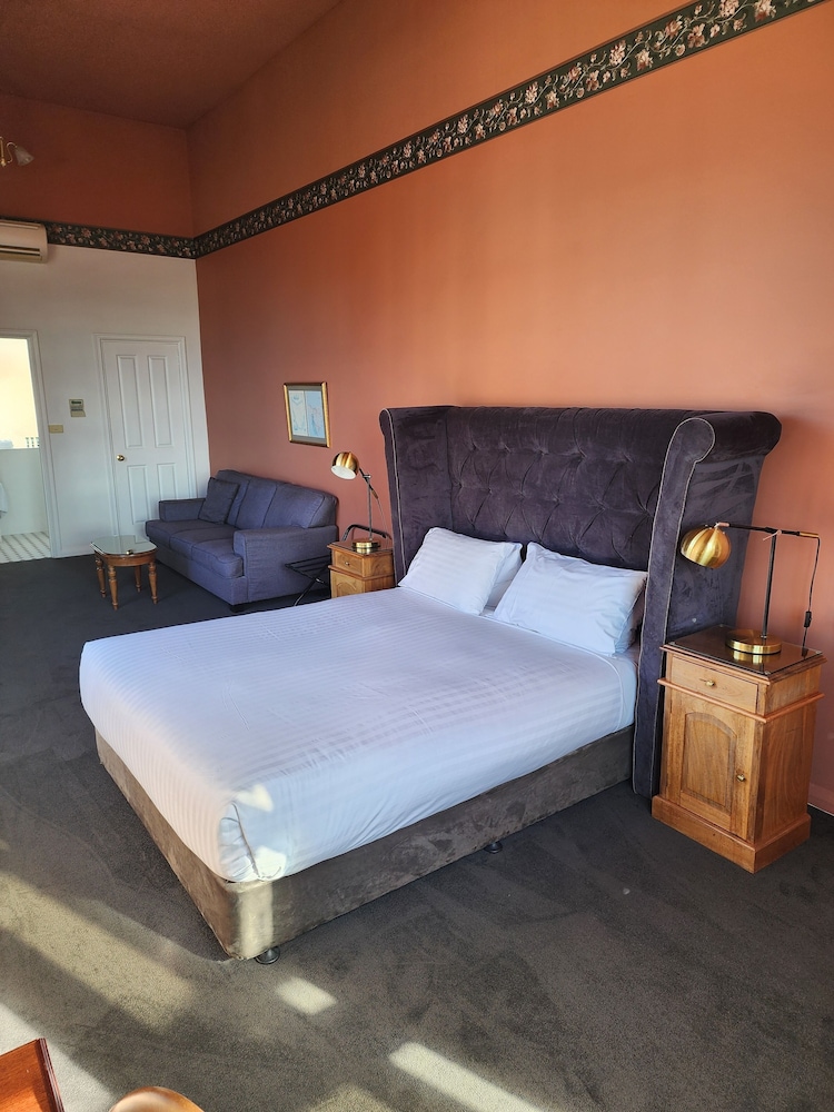 The Macquarie Hotel