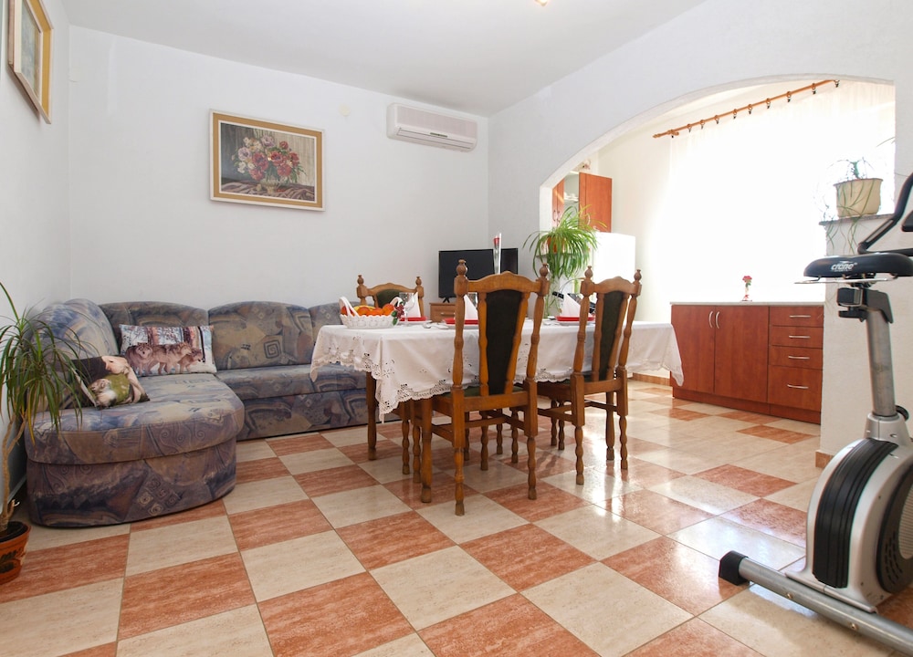 Apartment 1789