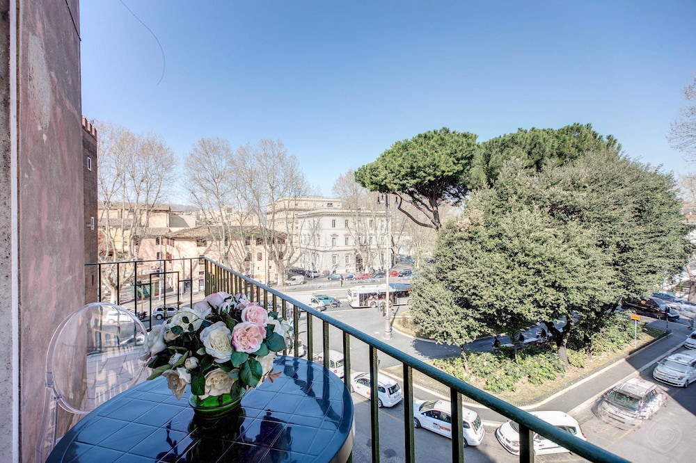HI River View apartment