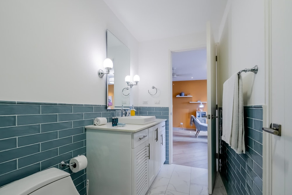 w Warm 1BR With Balcony in Panama