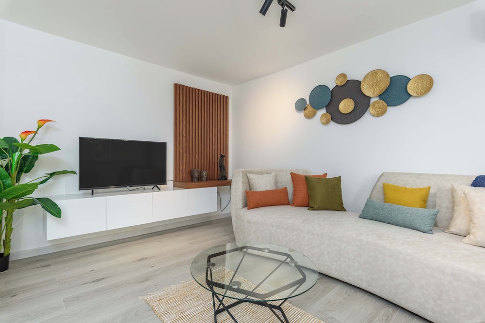 Indigo 1-BR Apt W Terrace in Batroun
