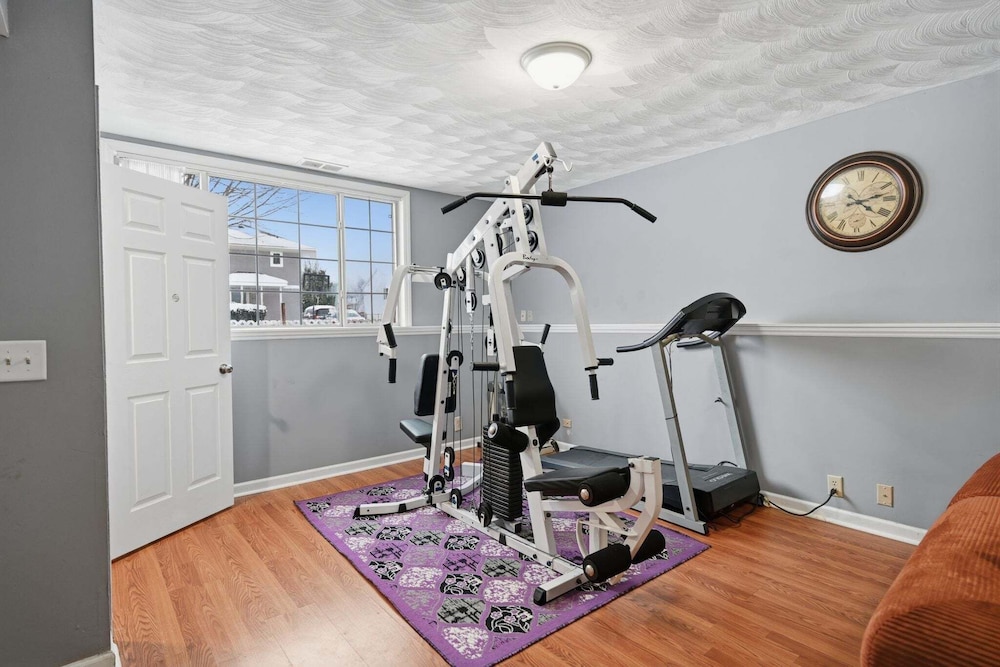 Bright 4br Near Msu & Downtown 4 Bedroom Home
