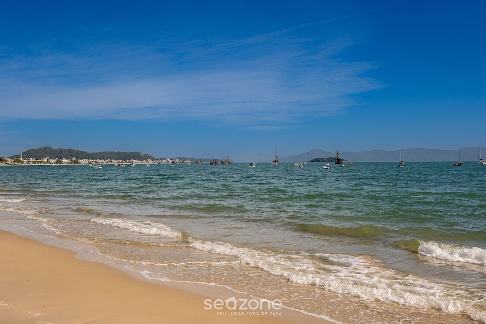 Apt Beautiful Condominium Foot on the Sand Rpb038