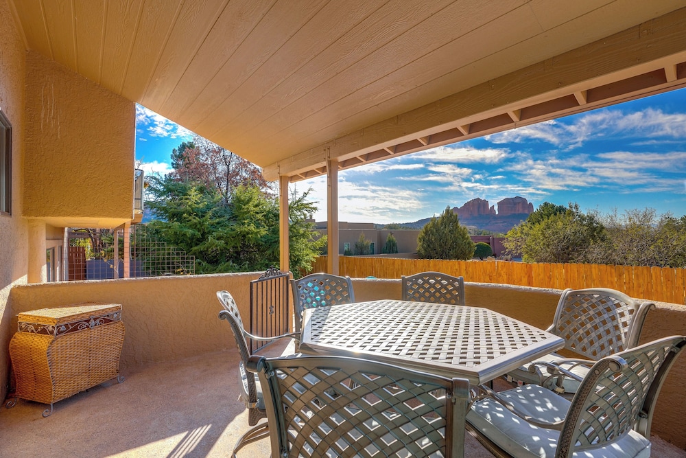 Panoramic Red Rock Views & Hot Tub: Sedona Retreat