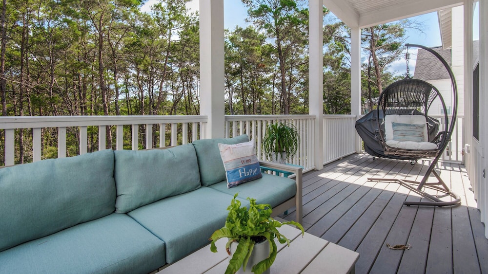 Minutes to Beach & Largest Public Beach Access, Modern New Build in Inlet view 3