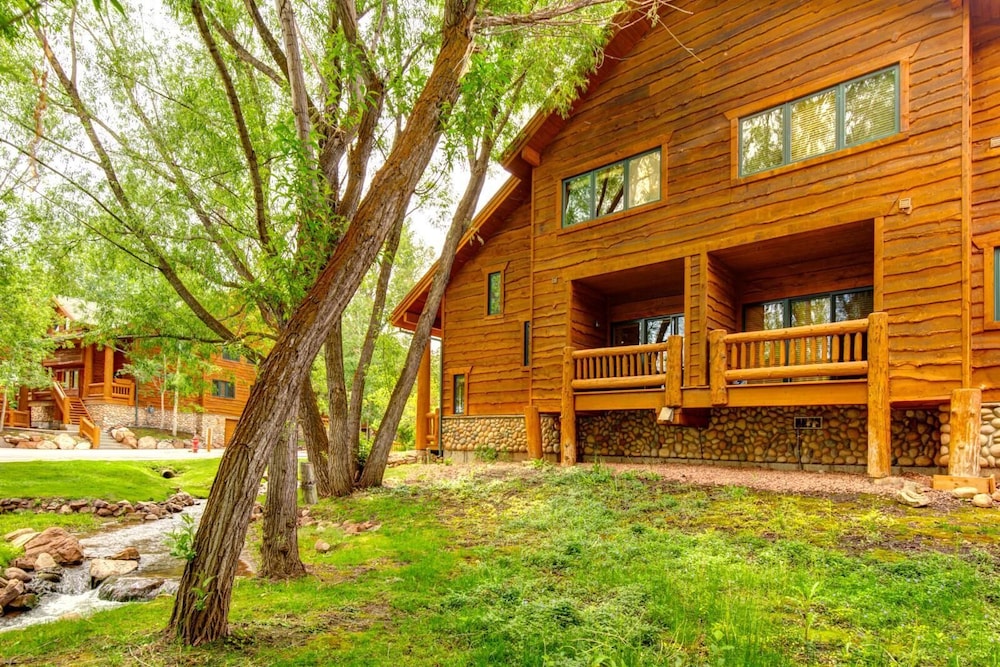 Timber Wolf Lodge 2 Bedrooms TWL-12C by KBM view 5