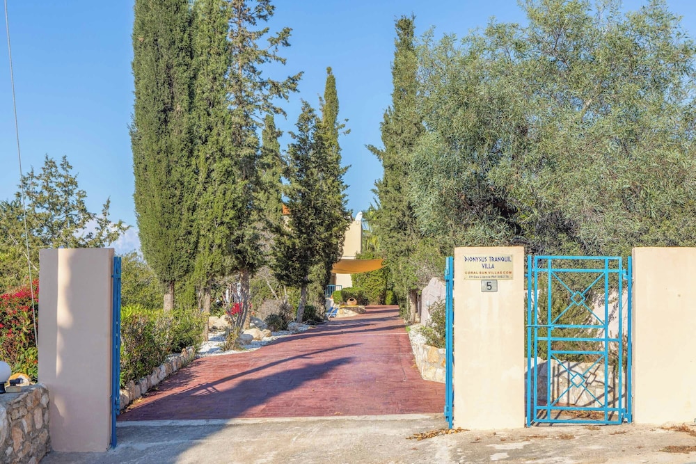 Apollon Dionysus Villa
