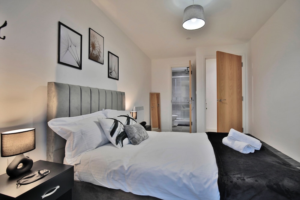 Manchester - 2-bed Apartment - Sleeps 4 - Wifi