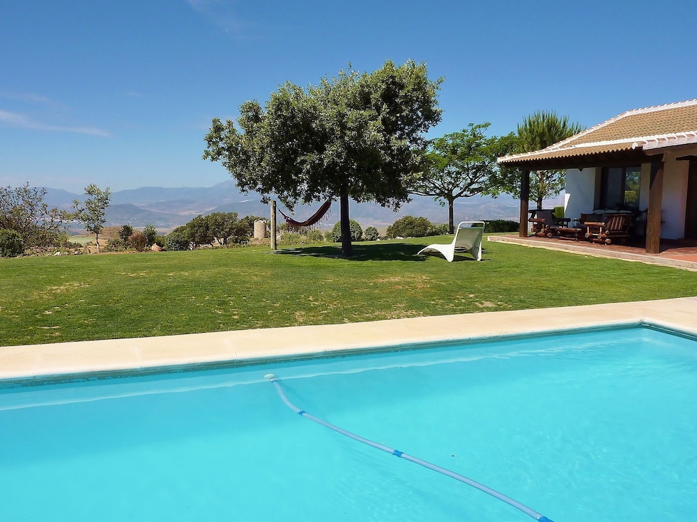 Leisure Meets Tranquility in Beautiful Villa Near Forest photo 3