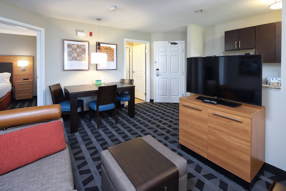 Hotel TownePlace Suites by Marriott Tucson - Image 1
