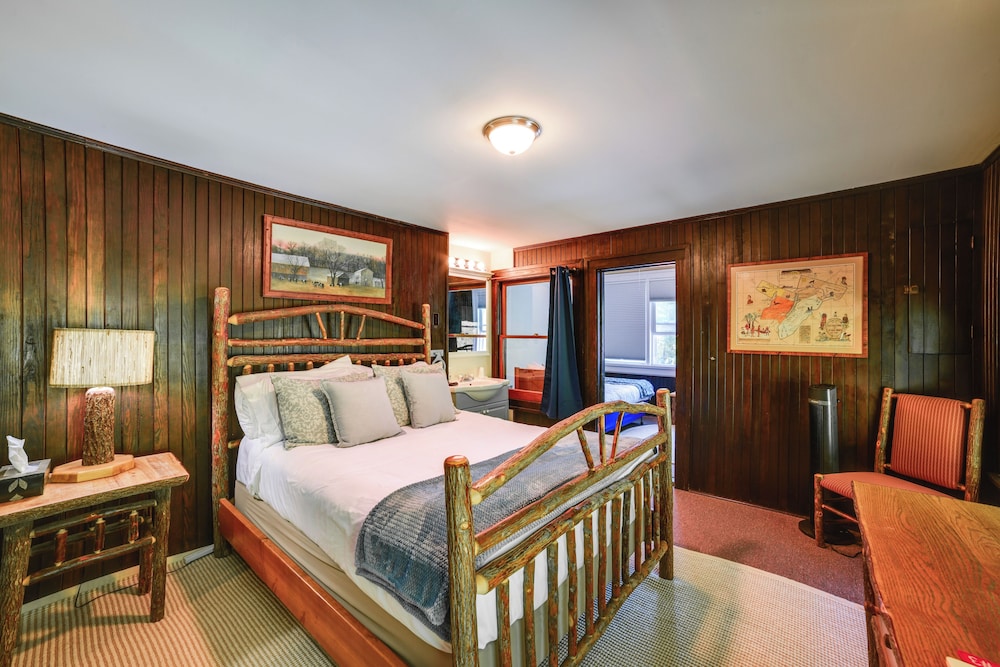 Hatch's Landing: Lake Ostego Home