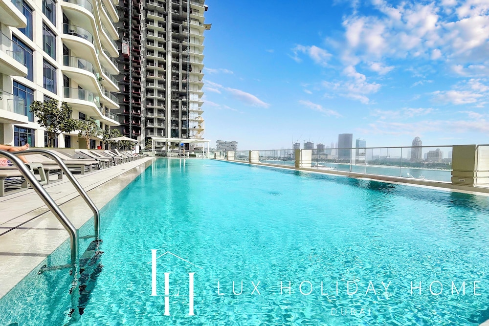 LUX The Marina Vista Beachfront Suite 5