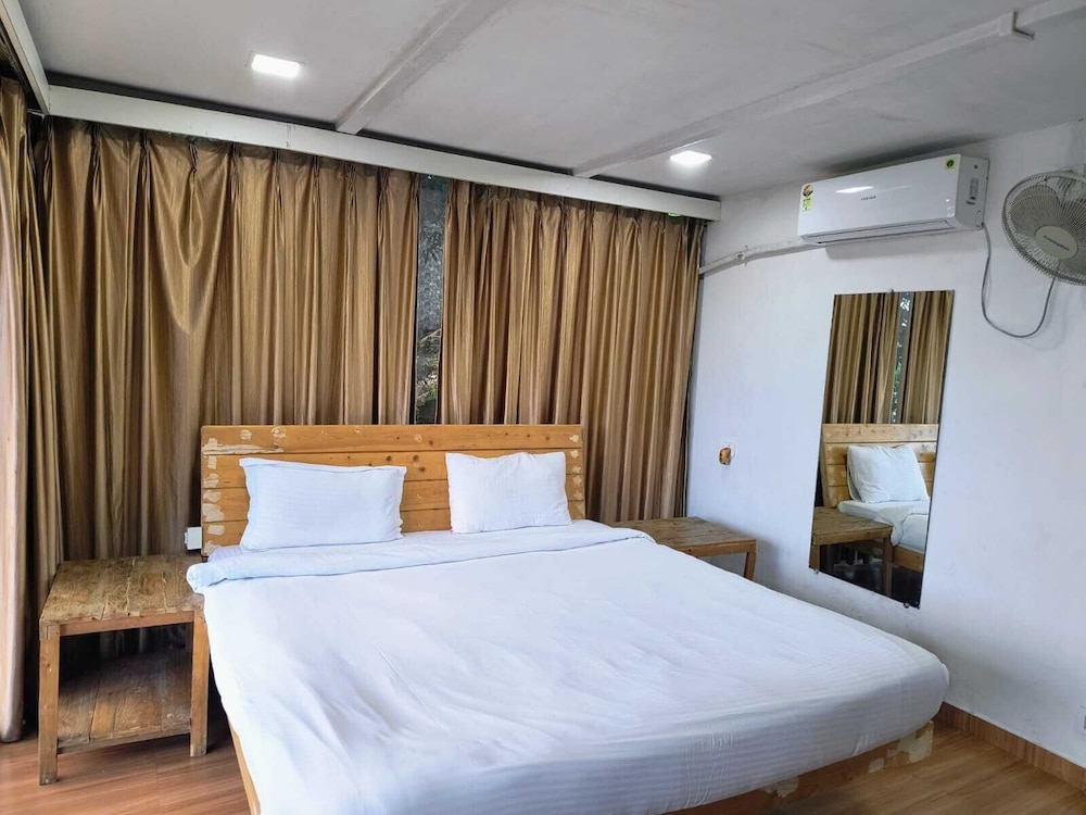 Shvas Island Resort